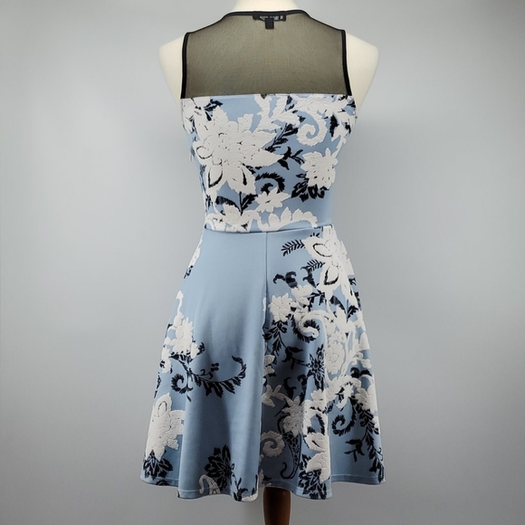 Trixxi dress - Picture 3 of 10